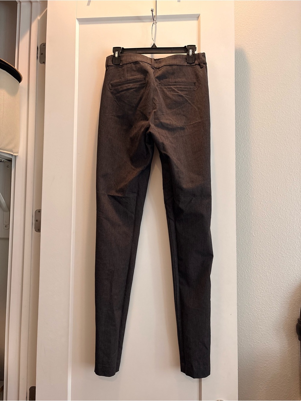 NWT Old Navy Women's High Rise Pixie Pant in Charcoal Gray - Picture 4 of 9